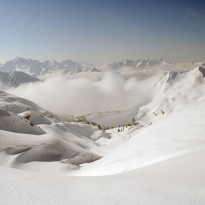 白茫茫雪山背景