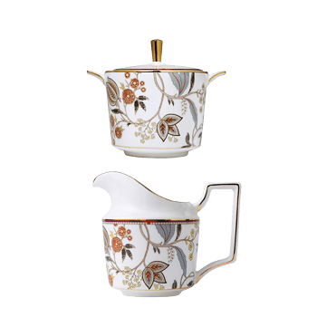 两个欧式花纹的陶瓷杯子