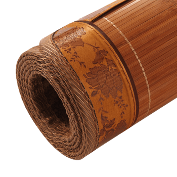 卷起来的褐色竹席