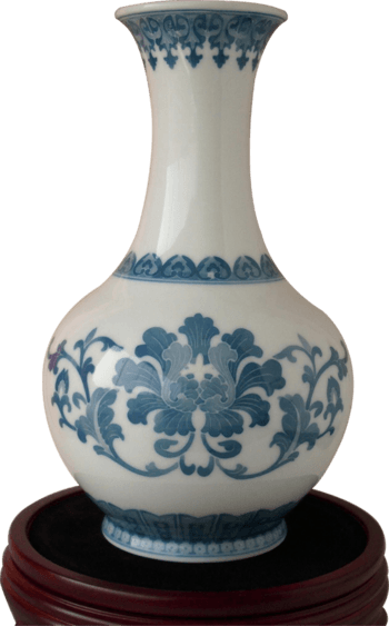 蓝色花纹白色瓷瓶